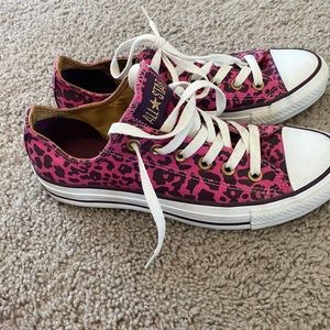 Animal print converse 7.5